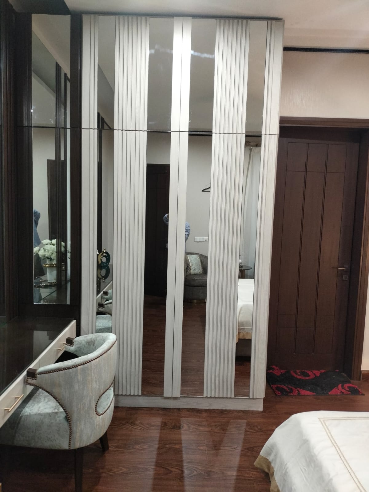 Walk-in Closet in Karachi by Orchid Kitchen & Interior